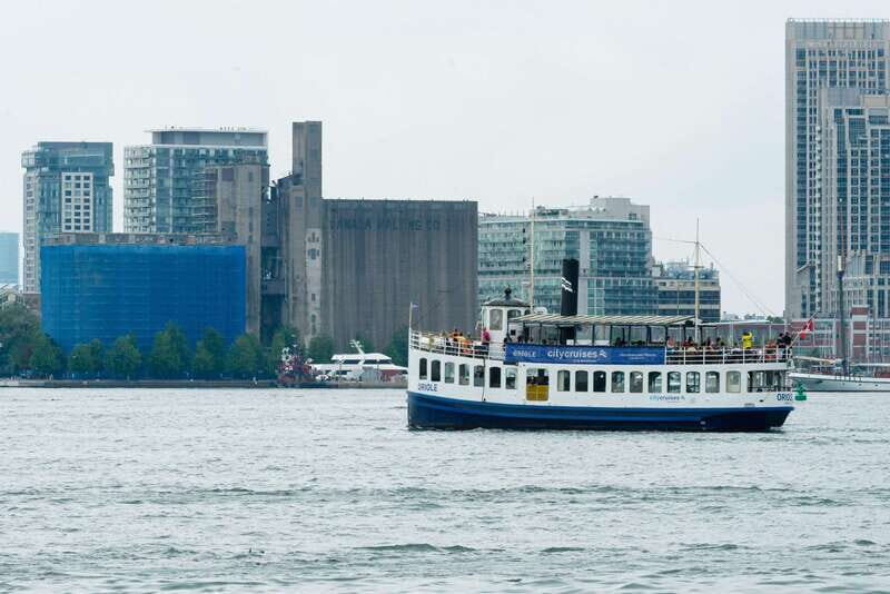 Toronto: City Views Harbor Cruise - Snacks and Drinks: Cash Bar Convenience, No Outside Food