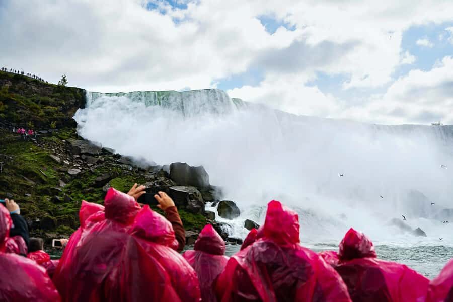 Toronto: Falls Day Tour with Boat Cruise & Niagara-the-Lake - Making your 3 hours at the falls count (without rushing)