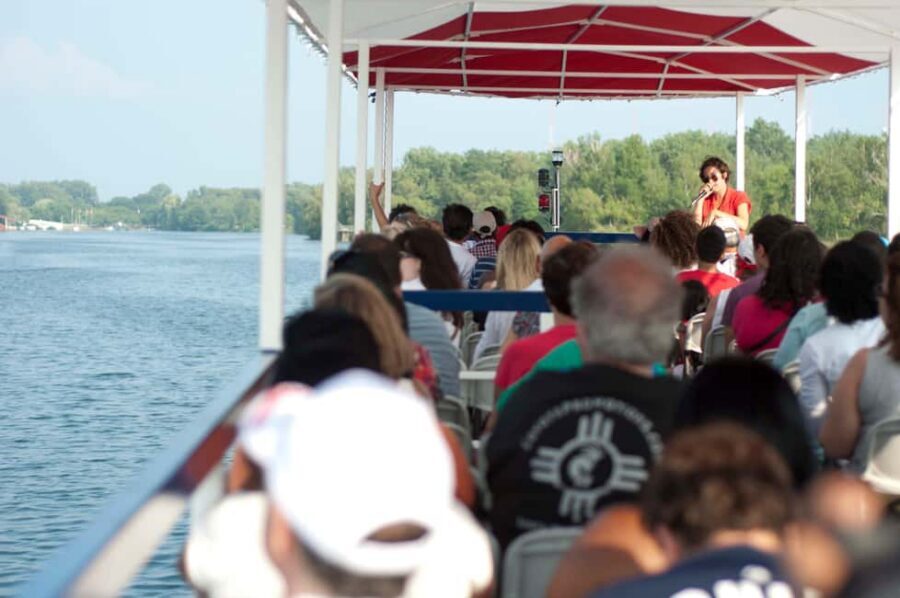 Toronto: Guided Harbour and Islands Sightseeing Cruise - Billy Bishop Airport: planes landing as you cruise