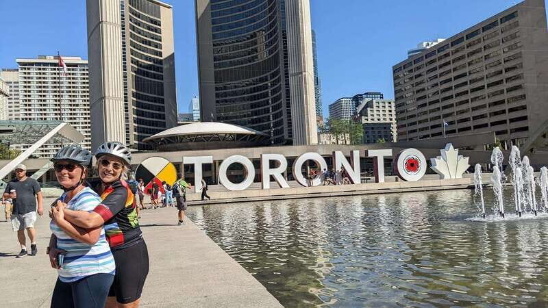 Toronto: Heart of Downtown 3.5-Hour Bike Tour - From the CN Tower Area to Union Station and the Royal York