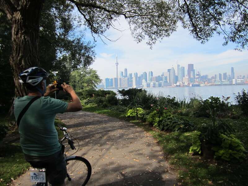 Toronto Islands: Morning or Twilight 3.5-Hour Bike Tour - Finding the Meeting Point Near Dundas (Parking Garage, P2, Section H)