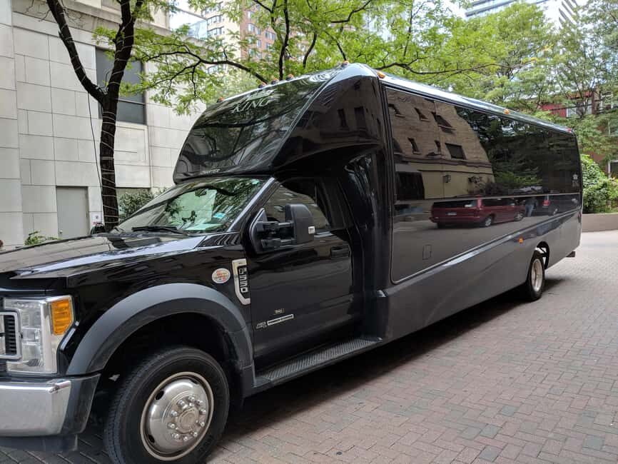 Toronto: Niagara Falls Bus Tour with Maple Tasting and NOTL - Niagara-on-the-Lake: Charming Streets, Real Shopping Time