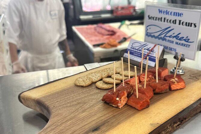 Toronto: St Lawrence Market Food Tour with 6 Food Tastings - Guides and stories: what you’re paying for besides food