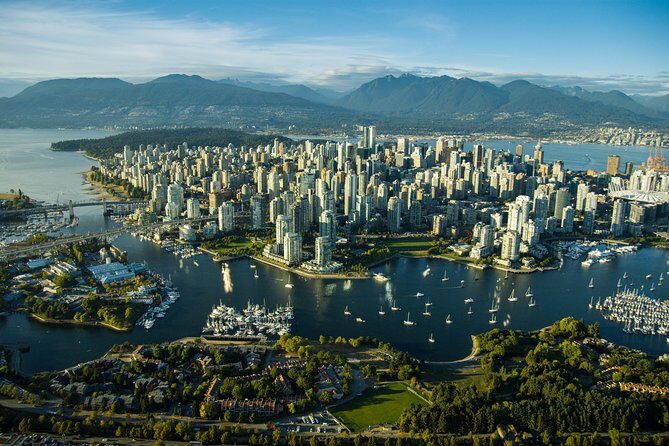 Vancouver City and Harbour Waterfront Sightseeing Boat Tour - Phase 1: Downtown Inner Harbour departure and the first skyline angles