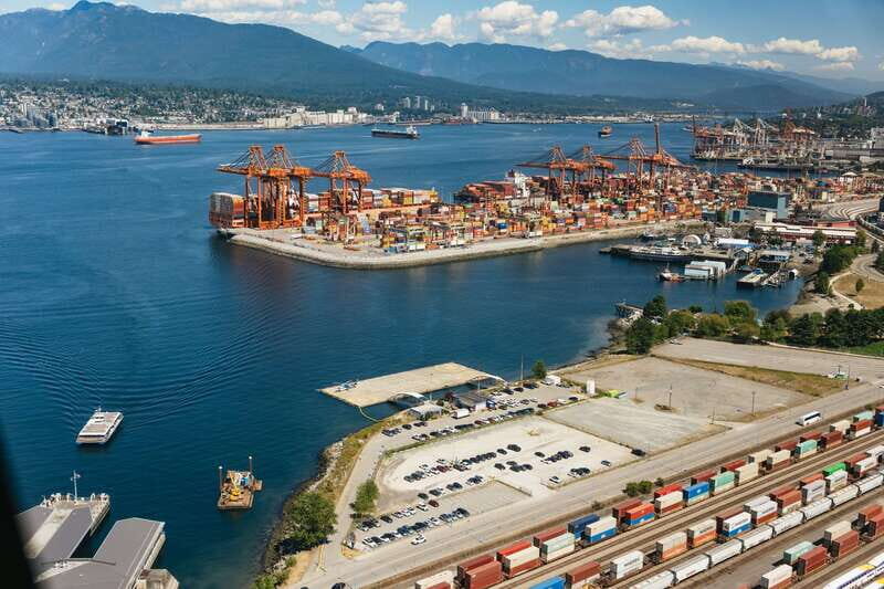 Vancouver: Entry Ticket for the Vancouver Lookout - Photo, Sound, and What Not to Bring