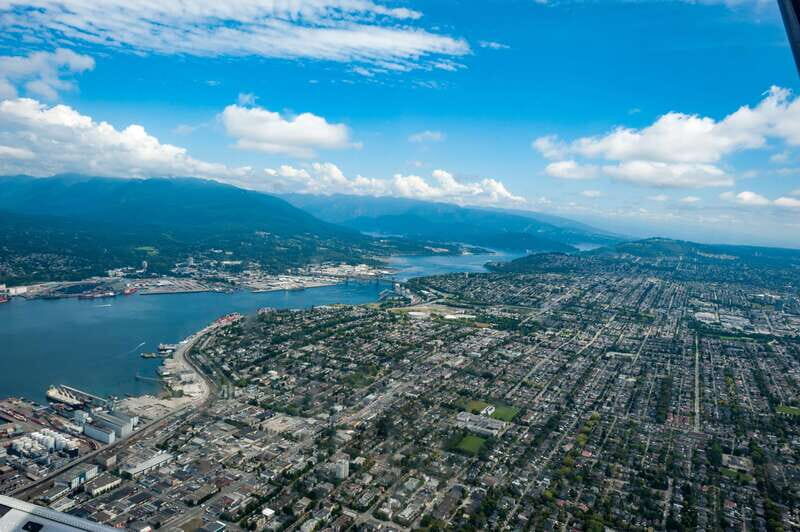 Vancouver: Extended Scenic Panorama Seaplane Tour - Stanley Park from above: forests meet shoreline