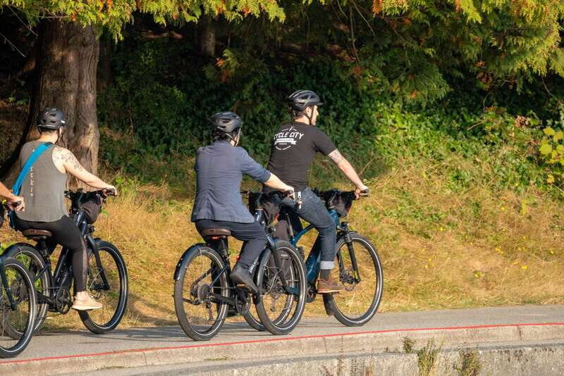 Vancouver: Guided Bike Tour - English Bay beaches and the ride-feel between stops