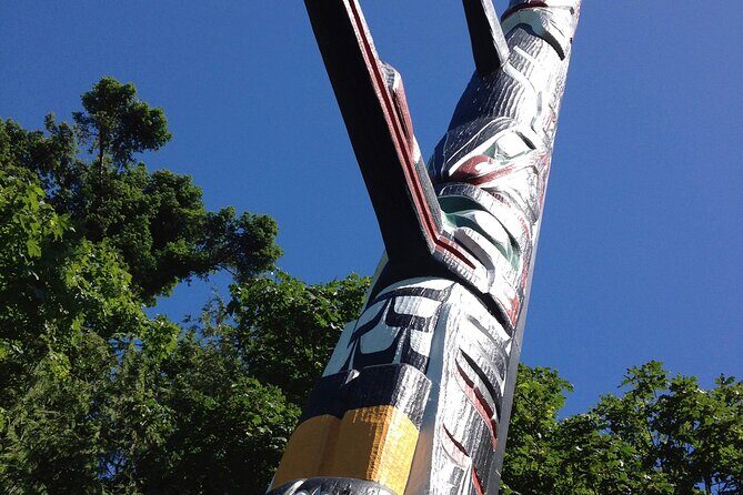 Victoria City Highlights Pedal or E-Bike Tour - Hoods & Legends - Fan Tan Alley: The Narrowest Street Moment