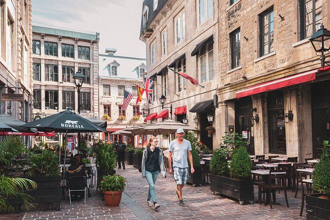 Walking tour of Old Montreal - 16/42 Tours - Why the city-licensed guide is more than a badge