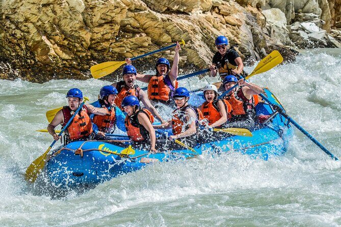 Whitewater Rafting Adventure | Kicking Horse River - Safety and commands: how the guide makes class 4 feel manageable